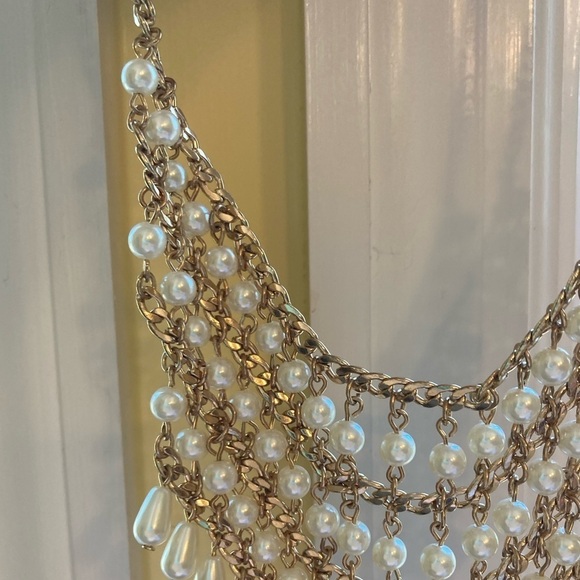 Gorgeous Cascading Faux Pearls Necklace - Picture 6 of 8